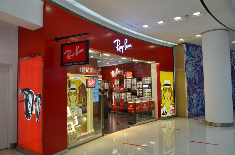 Ray?Ban 宏伊国际广场店——BBIN宝盈集团 CIS 商用安装系统的经典应用
