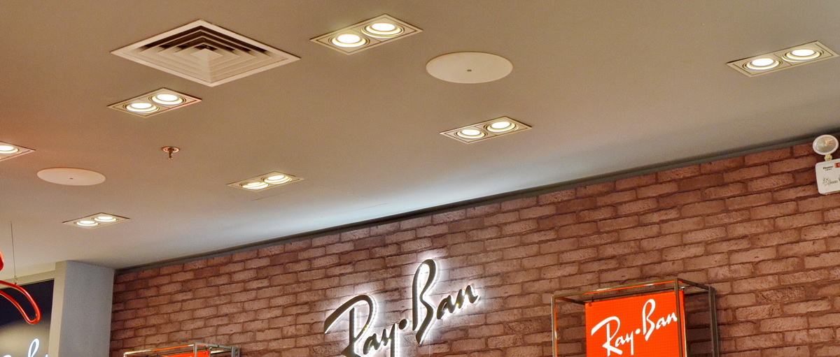 Ray?Ban 宏伊国际广场店——BBIN宝盈集团 CIS 商用安装系统的经典应用